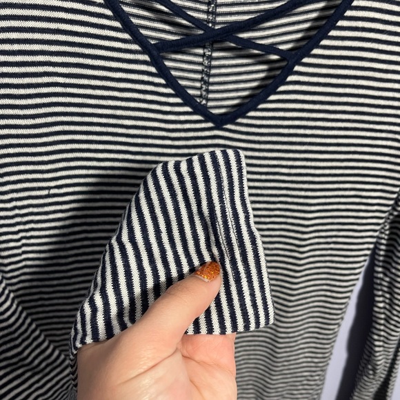 🦋SO striped top🦋 - Picture 3 of 4